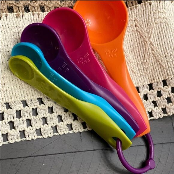 Colorful measuring spoons  - Picture 2 of 8